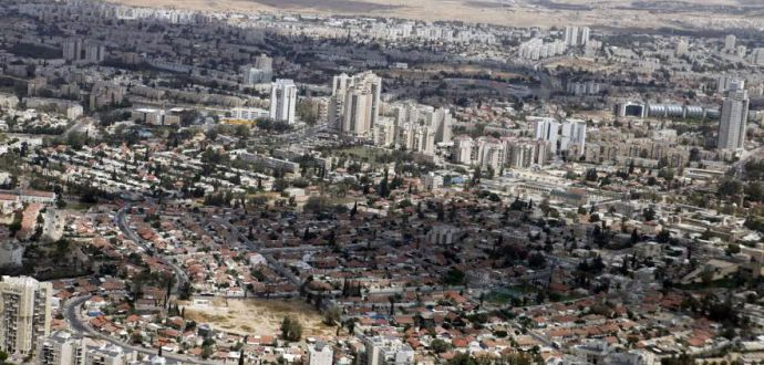 اعتداء عنصري في بئر السبع: صرخ "عربي عربي " وقام بطعن عاملين عربيين